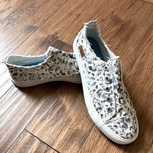 Blowfish slip on sneakers. Size 10 muted pastel colors. Cute and comfy.